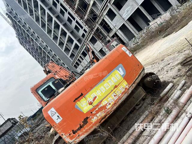 驾驶室顶部（整机外观）