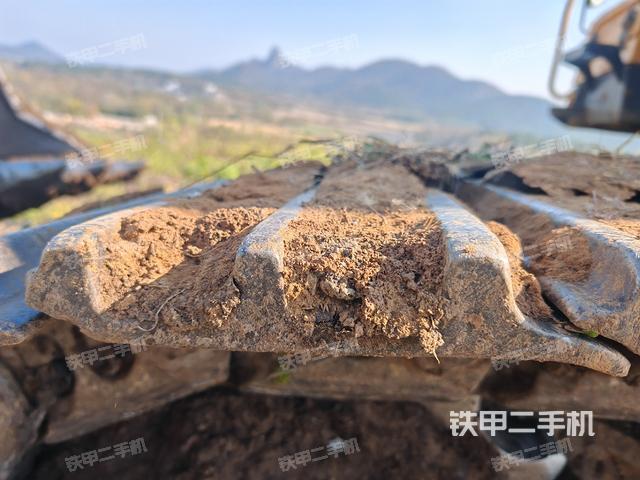 左驅(qū)動(dòng)輪（行走機(jī)構(gòu)）