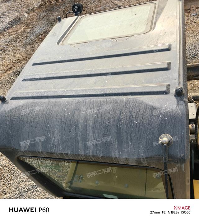 駕駛室頂部（整機外觀）