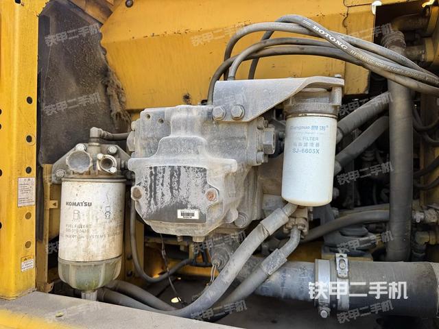 液壓泵艙室正面整體（整機外觀）