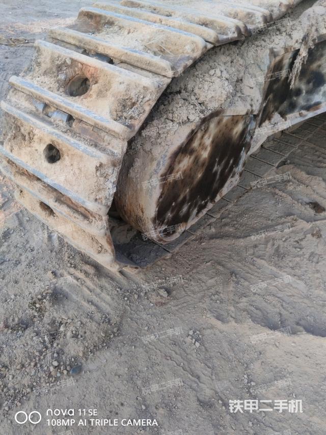 左驅(qū)動(dòng)輪（行走機(jī)構(gòu)）