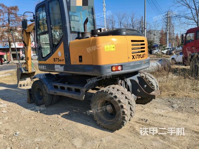 驾驶室顶部（整机外观）