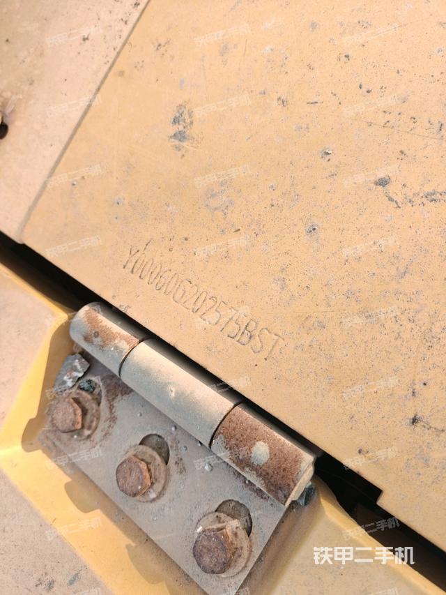 轉(zhuǎn)盤和下車架正前（工作和回轉(zhuǎn)裝置）