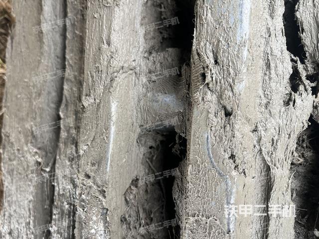 左驅(qū)動輪（行走機構(gòu)）