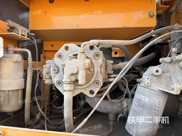 液壓泵艙室正面整體（整機(jī)外觀）