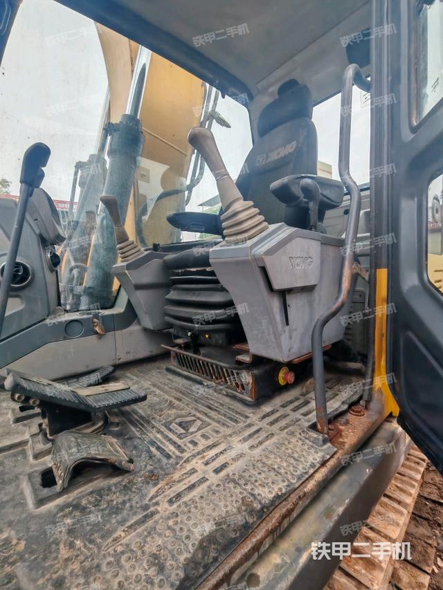 駕駛室整體（整機外觀）