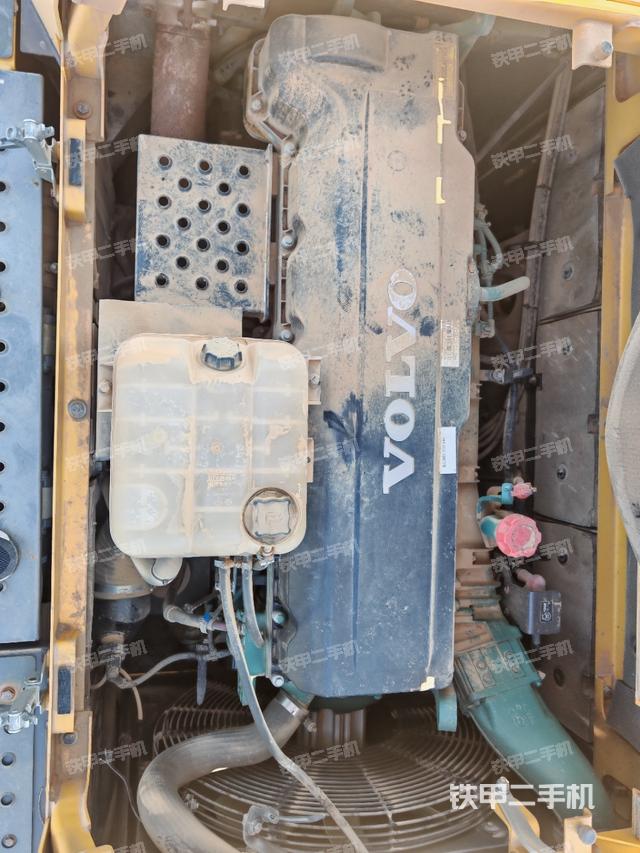 發(fā)動(dòng)機(jī)室（上車部件）