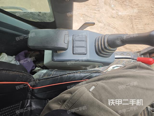 單側(cè)履帶整體（整機(jī)外觀）