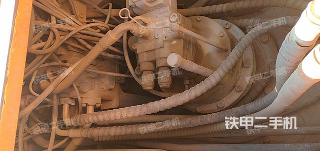 回转马达和主控阀（整机外观）