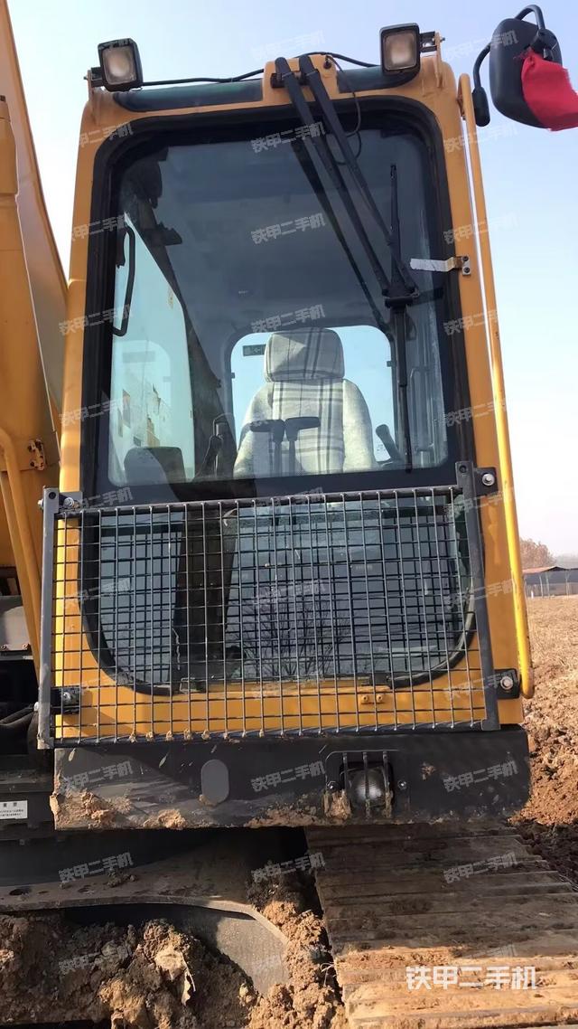 駕駛室整體（整機外觀）