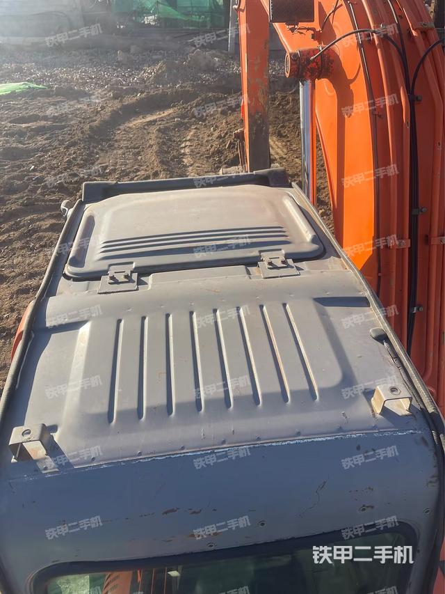 驾驶室顶部（整机外观）