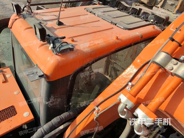 驾驶室顶部（整机外观）