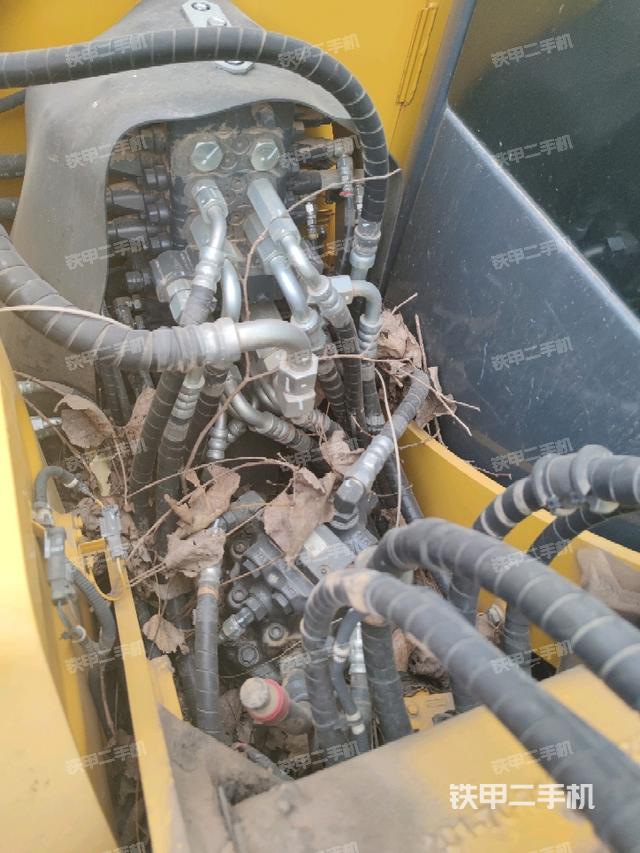 回转马达和主控阀（整机外观）