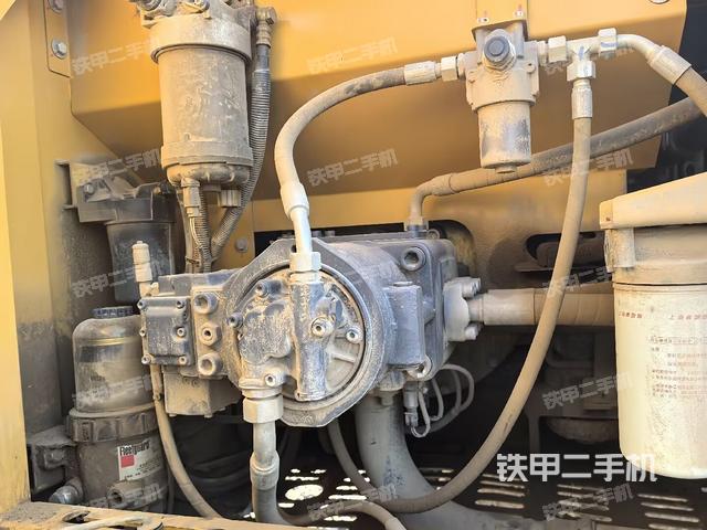 液壓泵艙室正面整體（整機(jī)外觀）