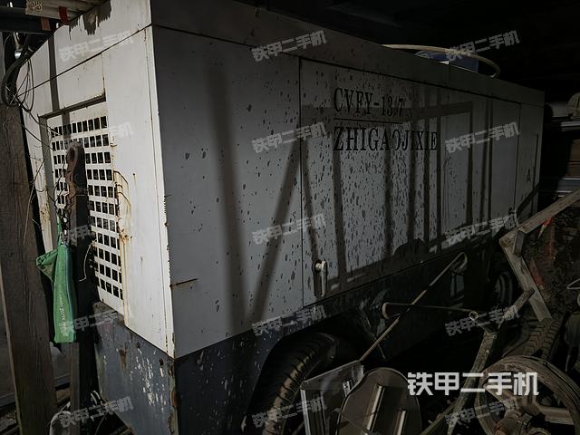 整机右侧（设备外观及核心部件）