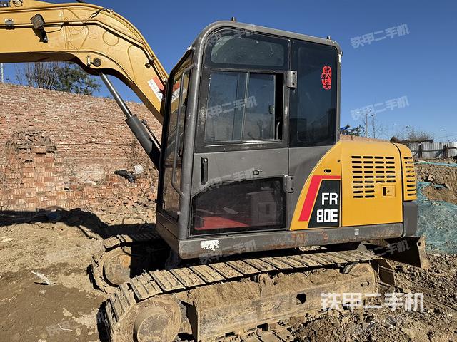 驾驶室顶部（整机外观）