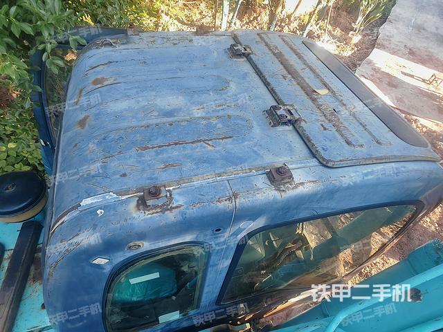 驾驶室顶部（整机外观）