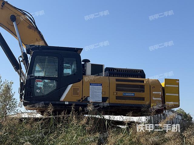 駕駛室頂部（整機外觀）