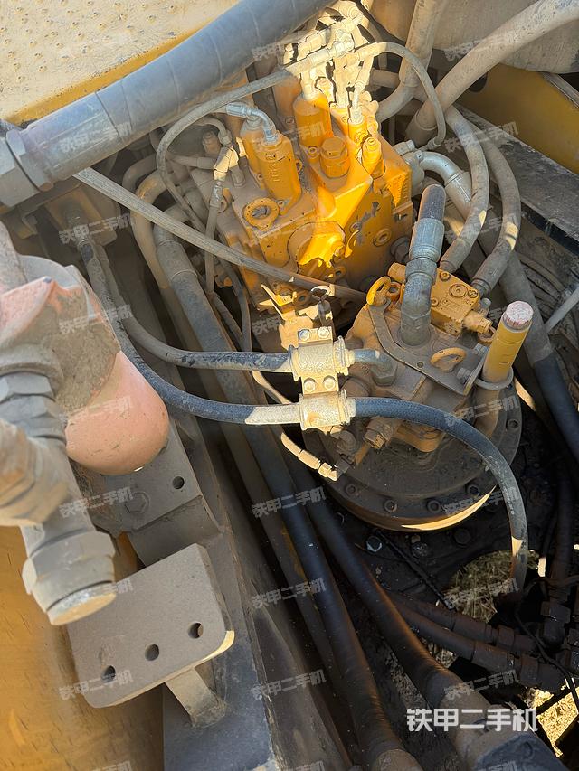 回轉馬達和主控閥（整機外觀）