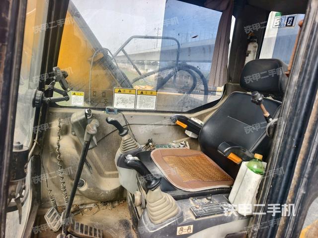 后窗玻璃角標（駕駛室部分）