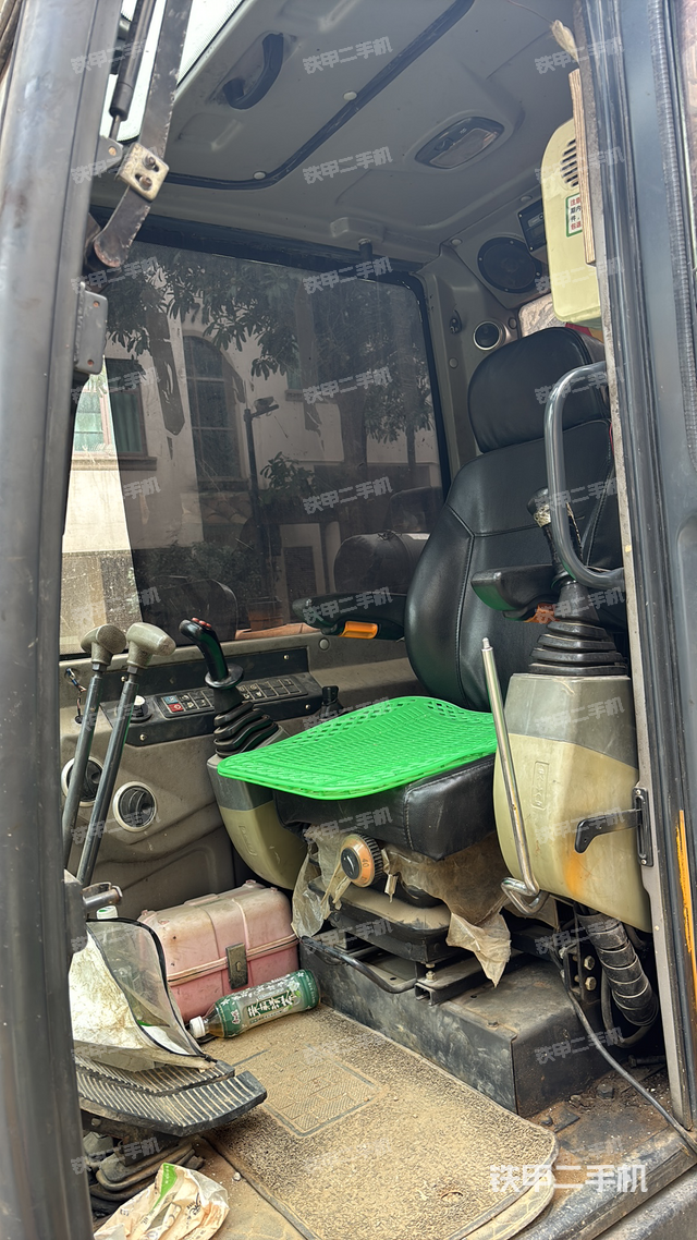 駕駛室整體（整機外觀）