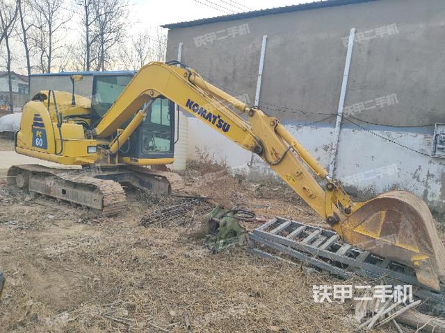 液压泵舱室正面整体（整机外观）