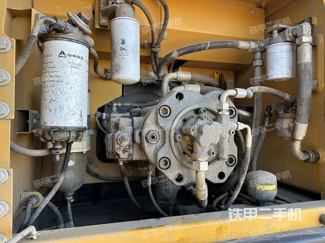 液壓泵艙室正面整體（整機(jī)外觀）