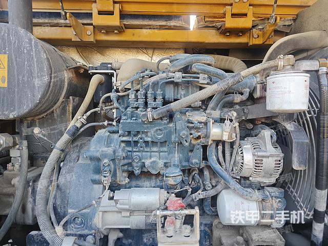 回转马达和主控阀（整机外观）