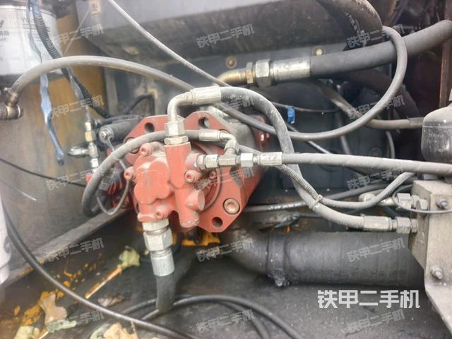 液壓泵斜45?右（大件艙室）