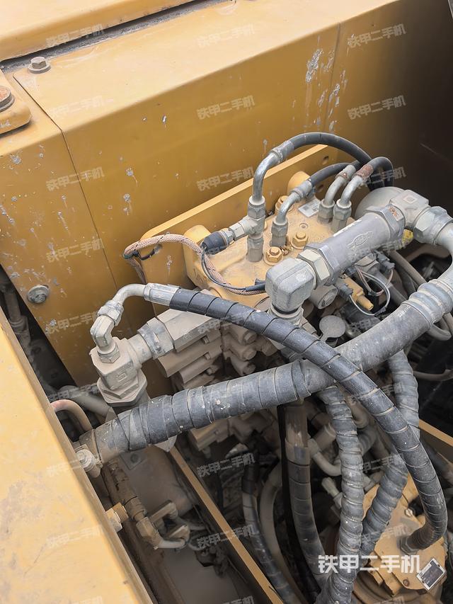 回轉(zhuǎn)馬達和主控閥（整機外觀）