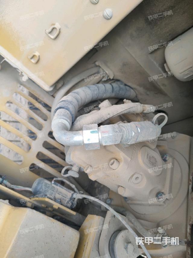 液压泵舱室正面整体（整机外观）