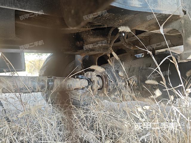 液压泵舱室正面整体（整机外观）