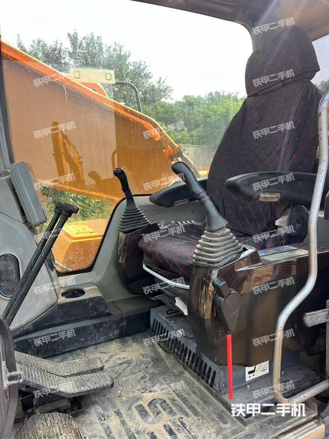 駕駛室整體（整機外觀）