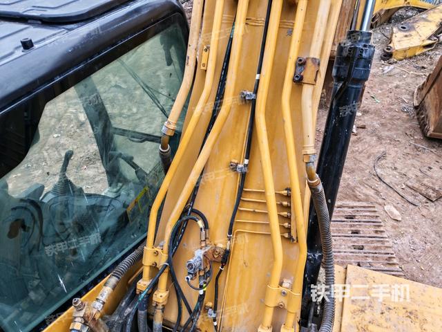 大臂背部俯视（工作和回转装置）