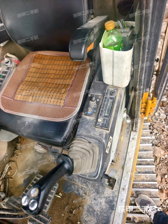 座椅左側控制臺/音響/含左手柄（駕駛室部分）