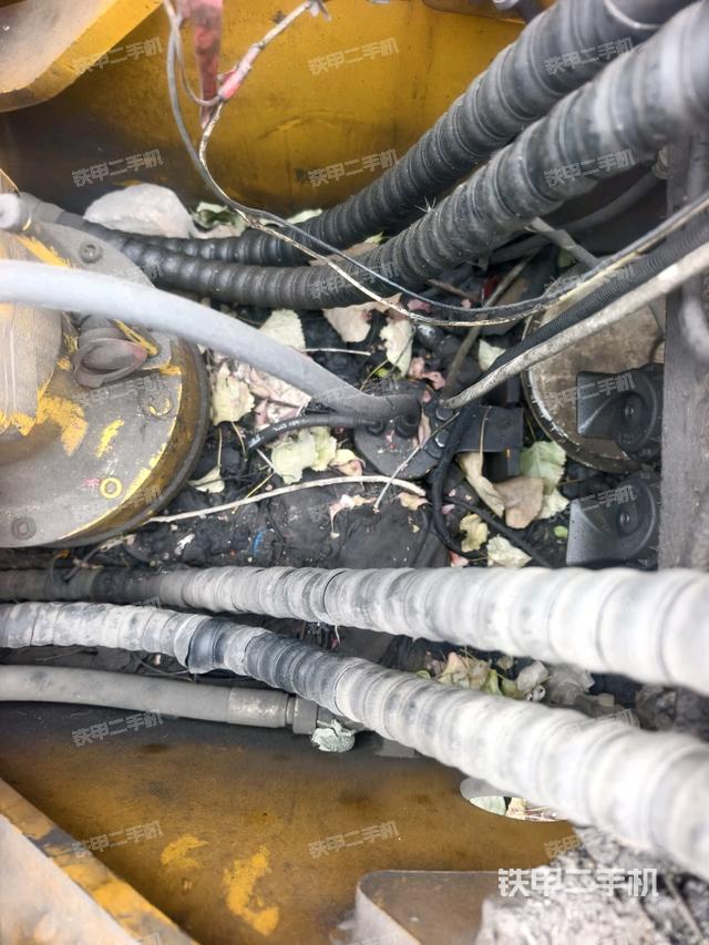 中央回轉接頭特寫（上車部件）