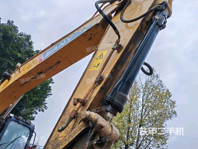 小臂整体左后（工作和回转装置）