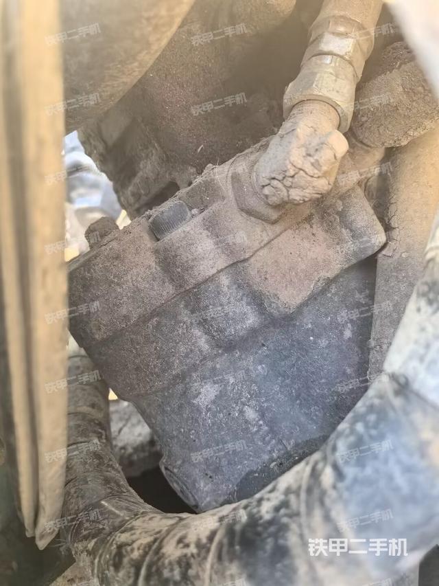 液壓泵艙室正面整體（整機(jī)外觀）