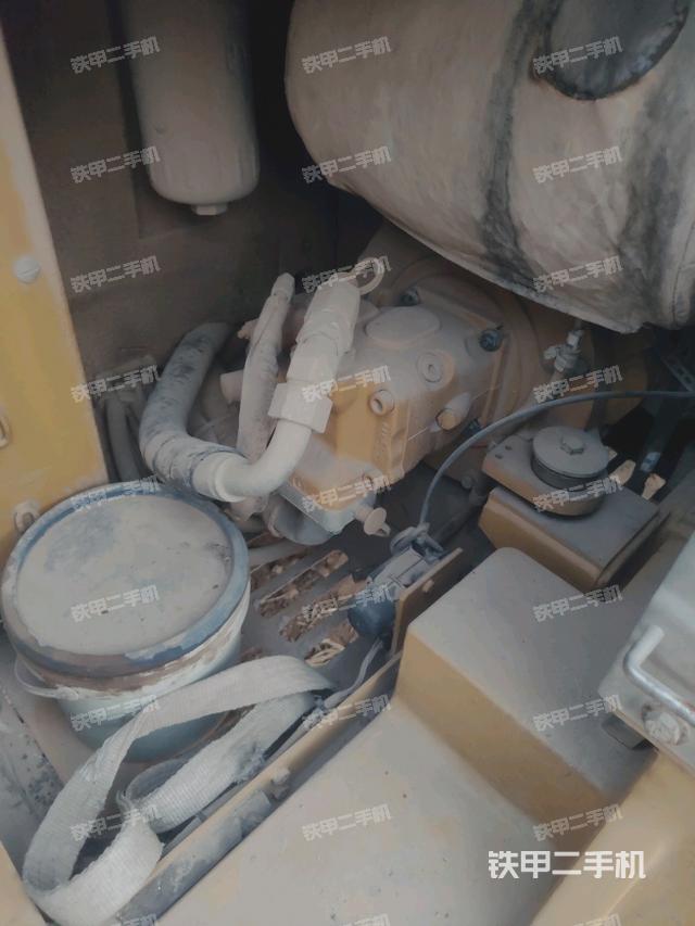 液壓泵艙室正面整體（整機(jī)外觀）