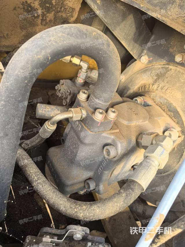 液壓泵艙室正面整體（整機(jī)外觀）