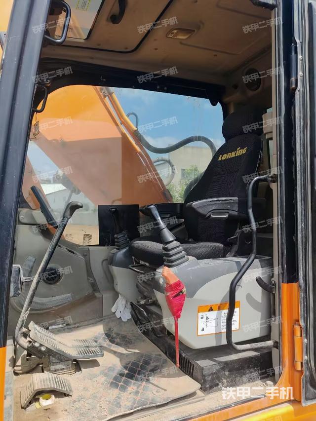 回转马达和主控阀（整机外观）