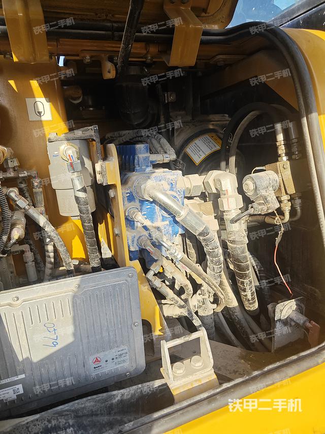 驾驶室顶部（整机外观）