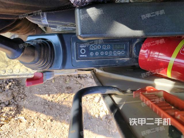 座椅左侧控制台/音响/含左手柄（驾驶室部分）