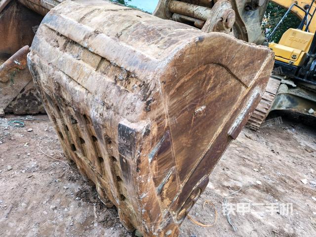 大臂整体 右侧（工作和回转装置）