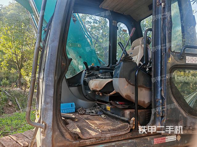 驾驶室整体（整机外观）