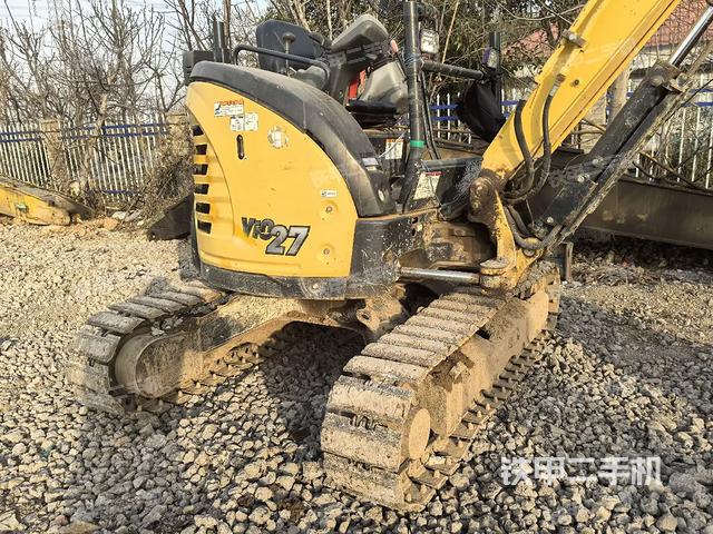 驾驶室顶部（整机外观）