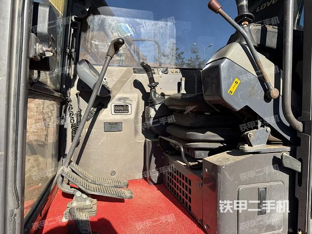 驾驶室整体（整机外观）