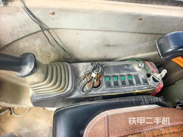 座椅右側控制臺/鑰匙門/油門/含右手柄（駕駛室部分）