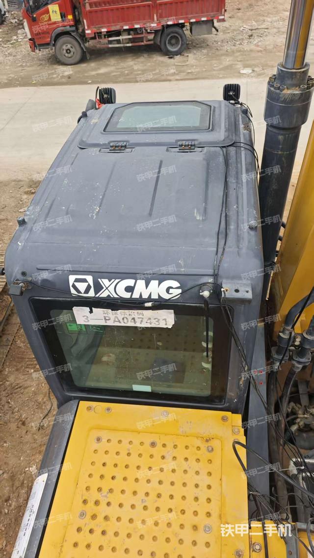 驾驶室顶部（整机外观）