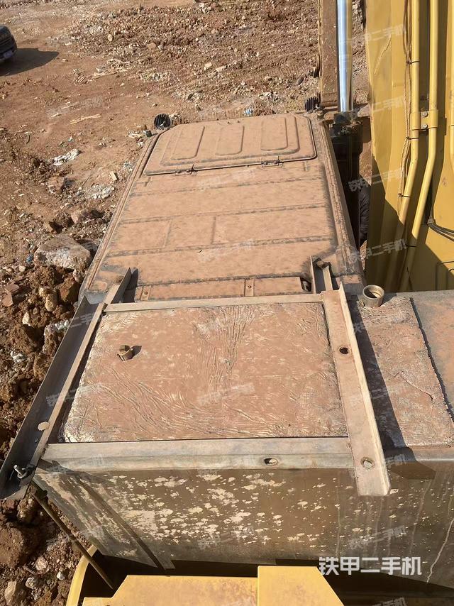 驾驶室顶部（整机外观）